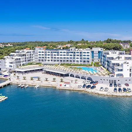 Ξενοδοχείο με διαμερίσματα Family Del Mar 4*