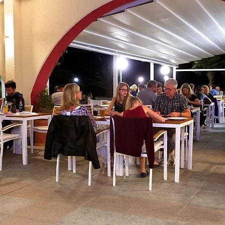 شقة فندقية Family Del Mar 4*