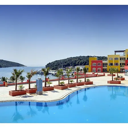 Family Del Mar Aparthotel Banjole