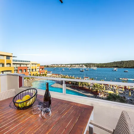 Family Del Mar 4* Banjole