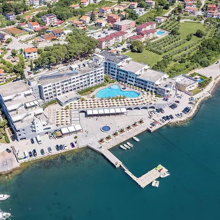 Aparthotel Family Del Mar 4*