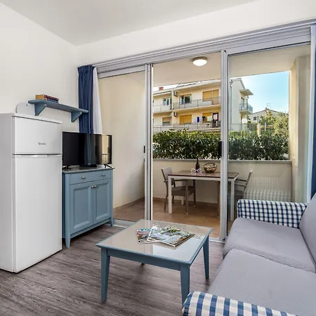 Family Del Mar Aparthotel