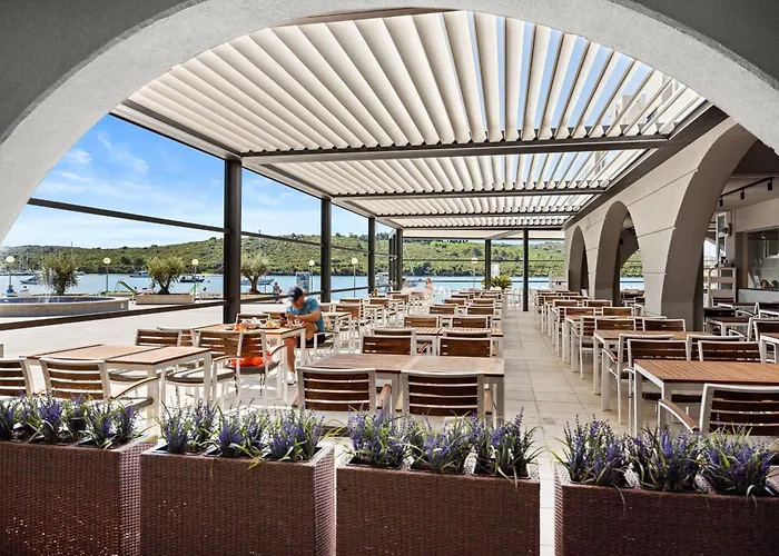 Family Del Mar Aparthotel Banjole