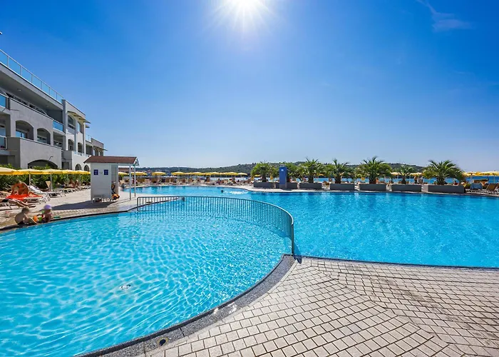 Family Del Mar 4* Banjole