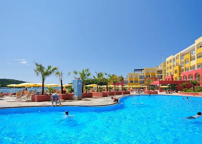 Family Del Mar Aparthotel Banjole