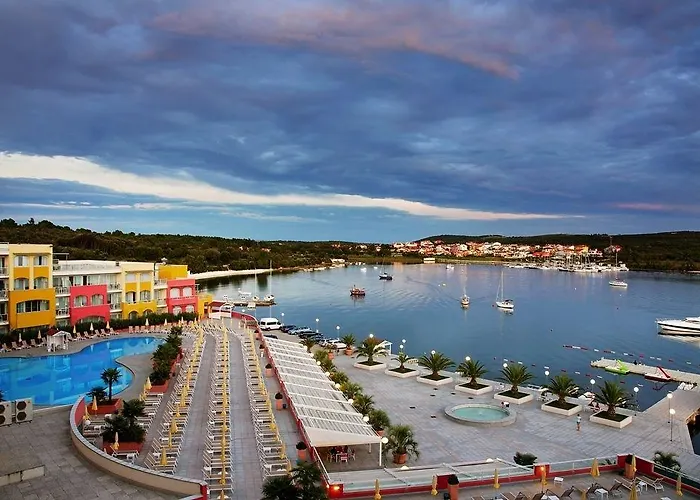 Aparthotel Family Del Mar 4*