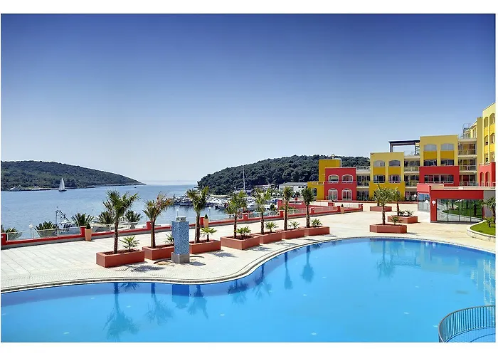 Family Del Mar Aparthotel Banjole