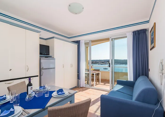 Family Del Mar Aparthotel