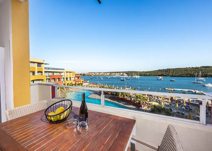 Family Del Mar 4* Banjole